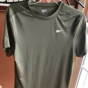 REEBOOK MEN SHORT SLEEVE TEES SIZE SMALL NEVER WORN OLIVE GREEN COLOR  SPEEDWICK